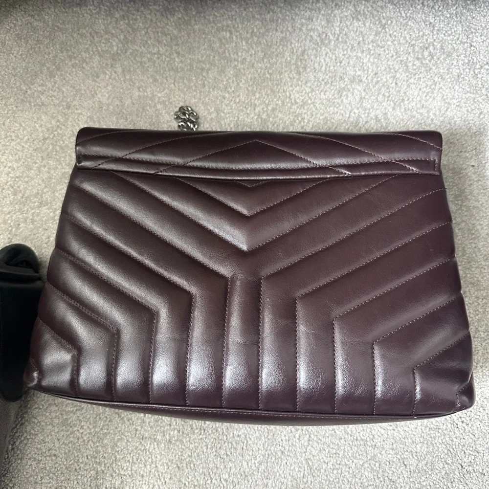 Authentic Saint Laurent Medium Loulou amaranto - Picture 2 of 11
